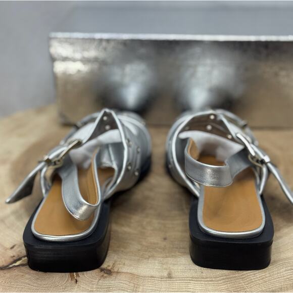 NWT Women’s Silver Metallic Buckle Strap Flats, Size 7 - Picture 9 of 12